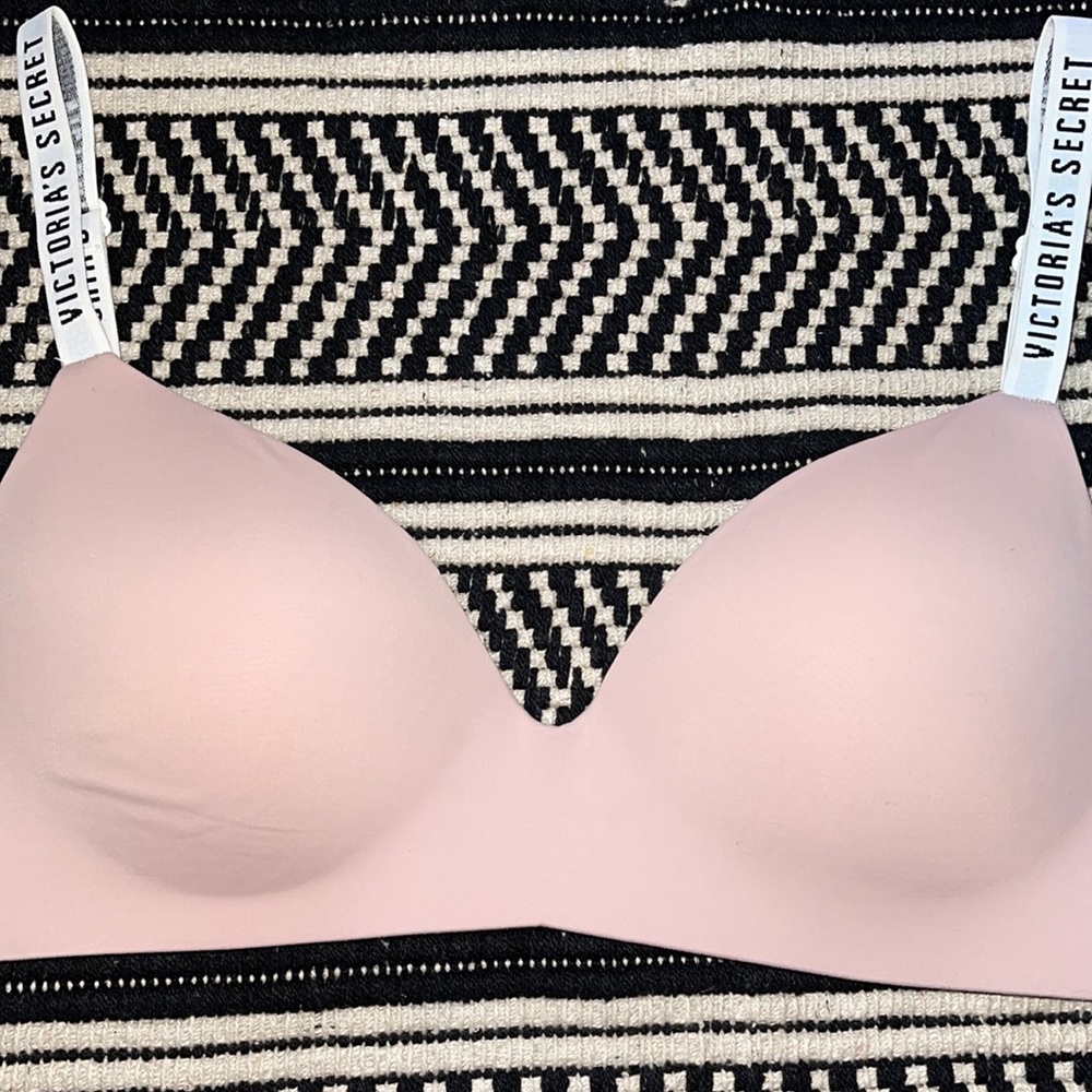 Victoria’s Secret T-shirt Bra - Picture 2 of 5